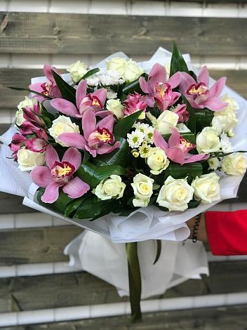 Букет цветов из: Розы и Хризантемы в Никольском 1-ом