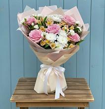 Букет цветов из:  Гвоздики, Орхидеи и Розы в Никольском 1-ом