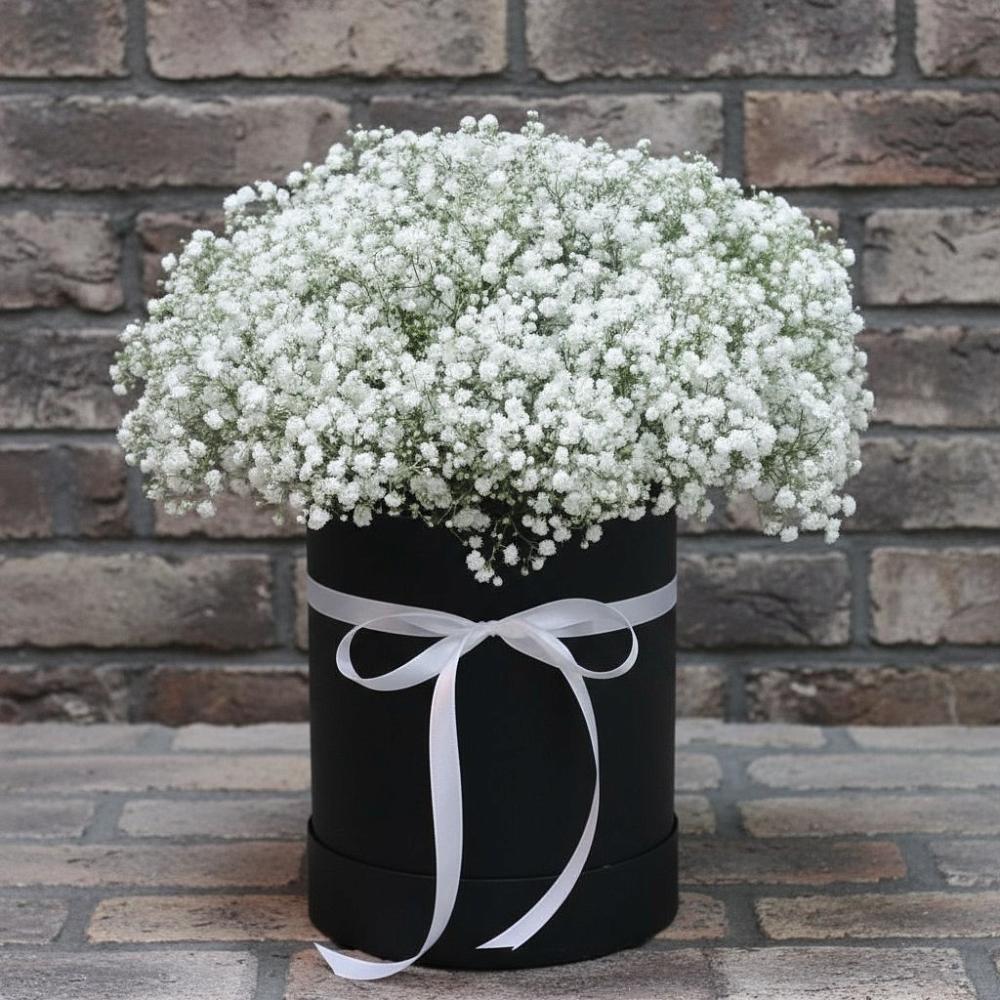 Цветочная композиция из Гипсофила в шляпной коробке в Никольском 1-ом