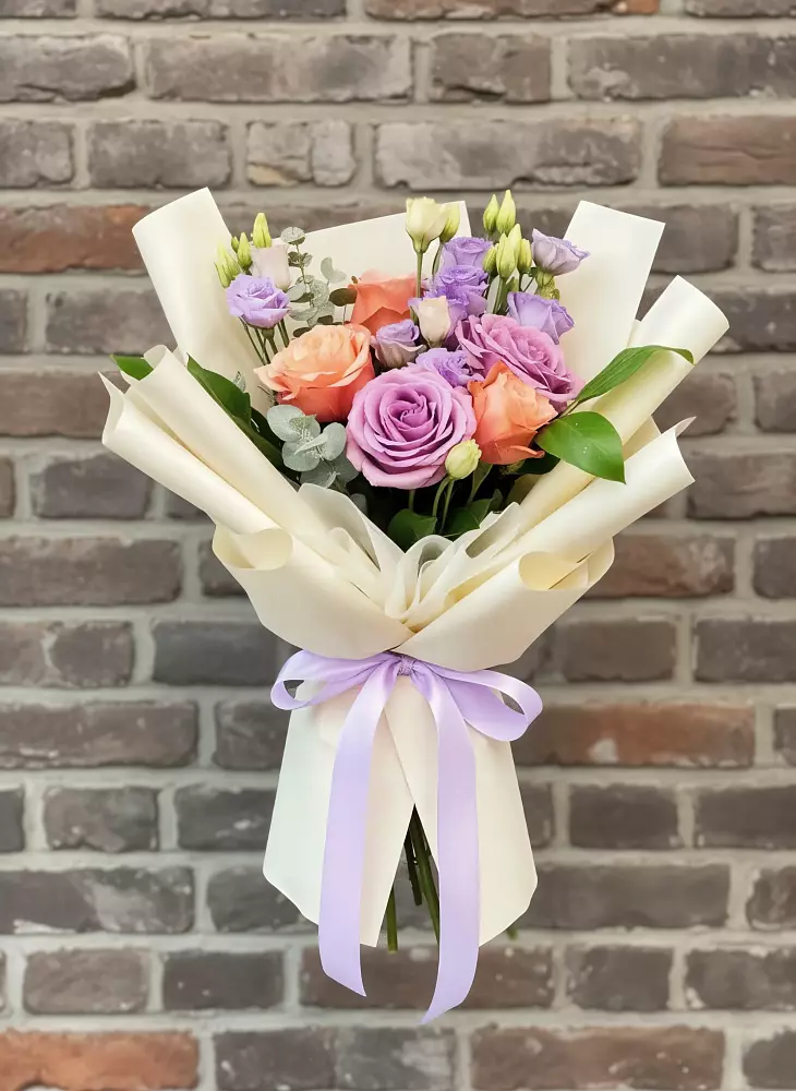 Букет цветов из: Лизиантусы и Розы в Никольском 1-ом