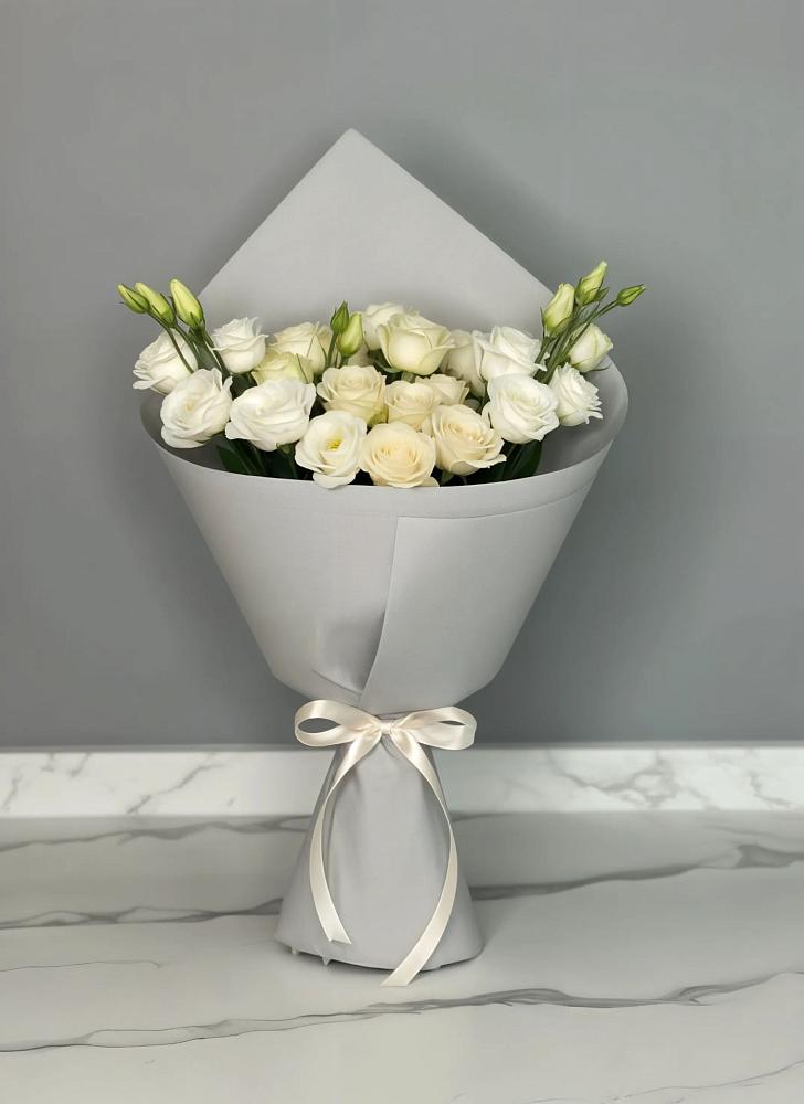 Букет цветов из: Розы и Лизиантусы в Никольском 1-ом