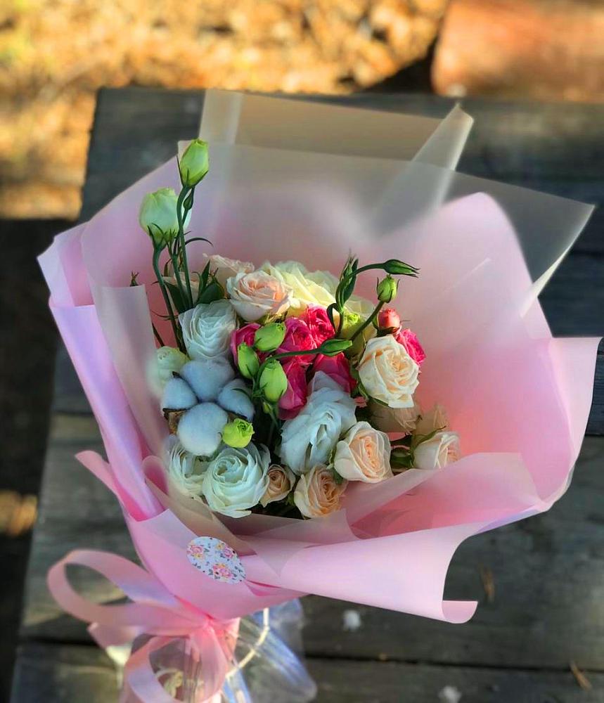 Букет цветов из: Розы и Лизиантусы в Никольском 1-ом