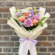 Букет цветов из:  Лизиантусы и Розы в Никольском 1-ом