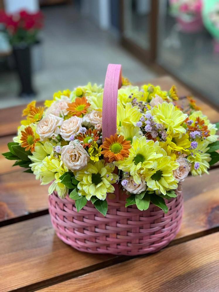 Цветочная композиция из Хризантемы и Розы в корзине в Никольском 1-ом