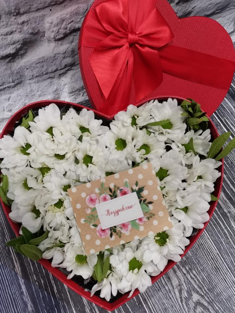 Цветочная композиция из Хризантемы в виде сердца в Никольском 1-ом