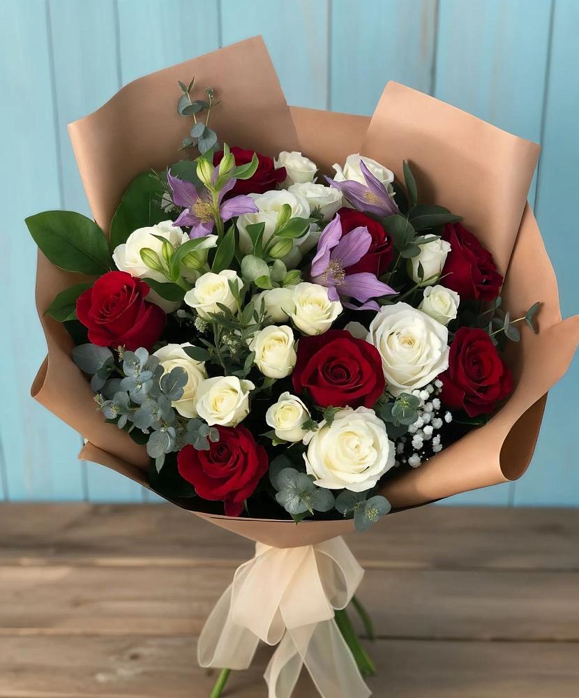 Букет цветов из: Розы и Альстромерии в Никольском 1-ом