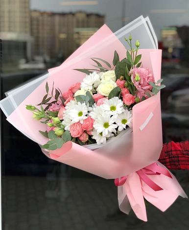 Букет цветов из: Розы, Лизиантусы и Хризантемы в Никольском 1-ом